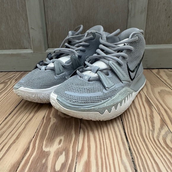 kyrie 7 silver